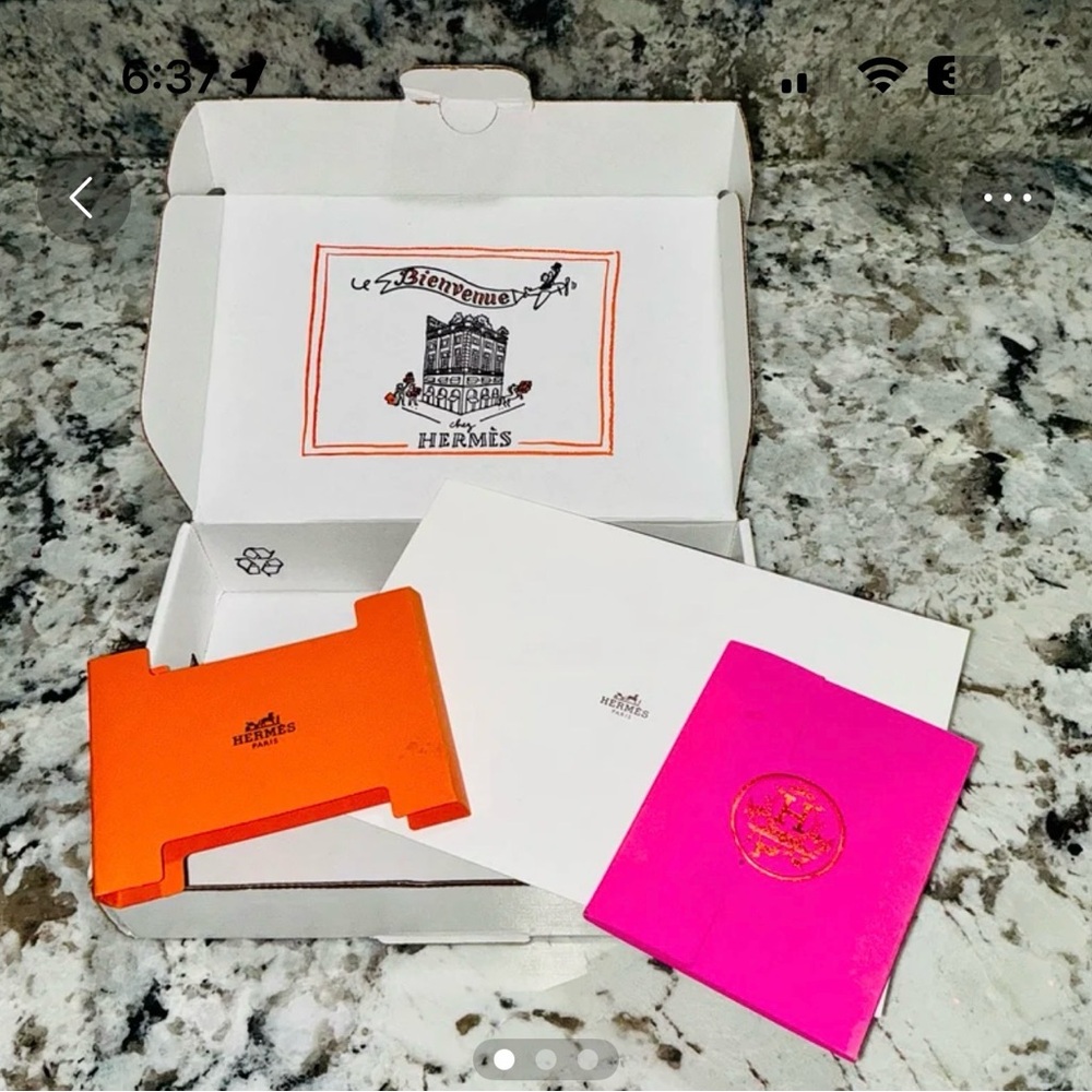 SOLD‼️ Authentic Hermès sticky notes, stationary set with box and packaging